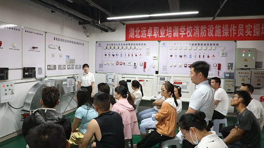 以技能培训点燃职业梦想 用专业服务赋能地方发展——职业技能培训服务的探索与实践